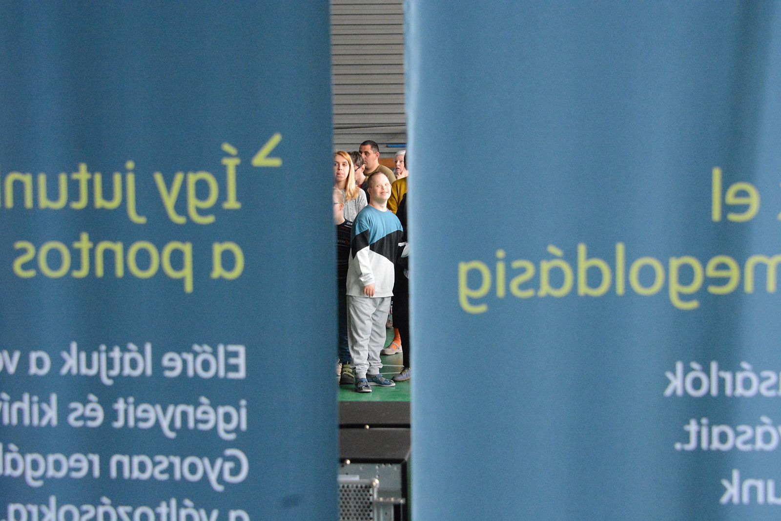 Számítógépeket ajándékoztak az Ezredéves iskolának